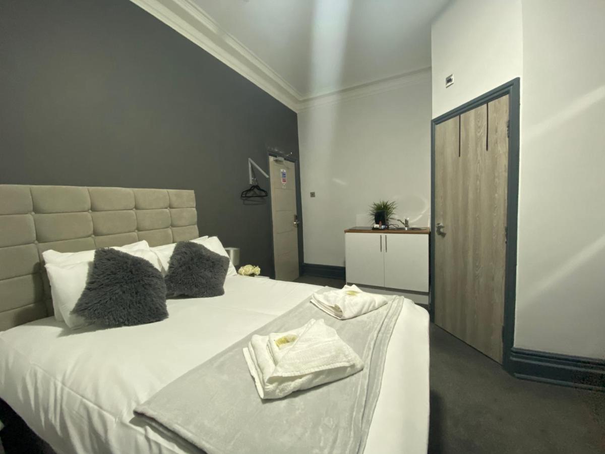 Park City Suites Hotel Манчестер Экстерьер фото